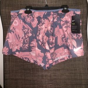 NWT NIKE PRINTED 3” SHORTS Floral Size L